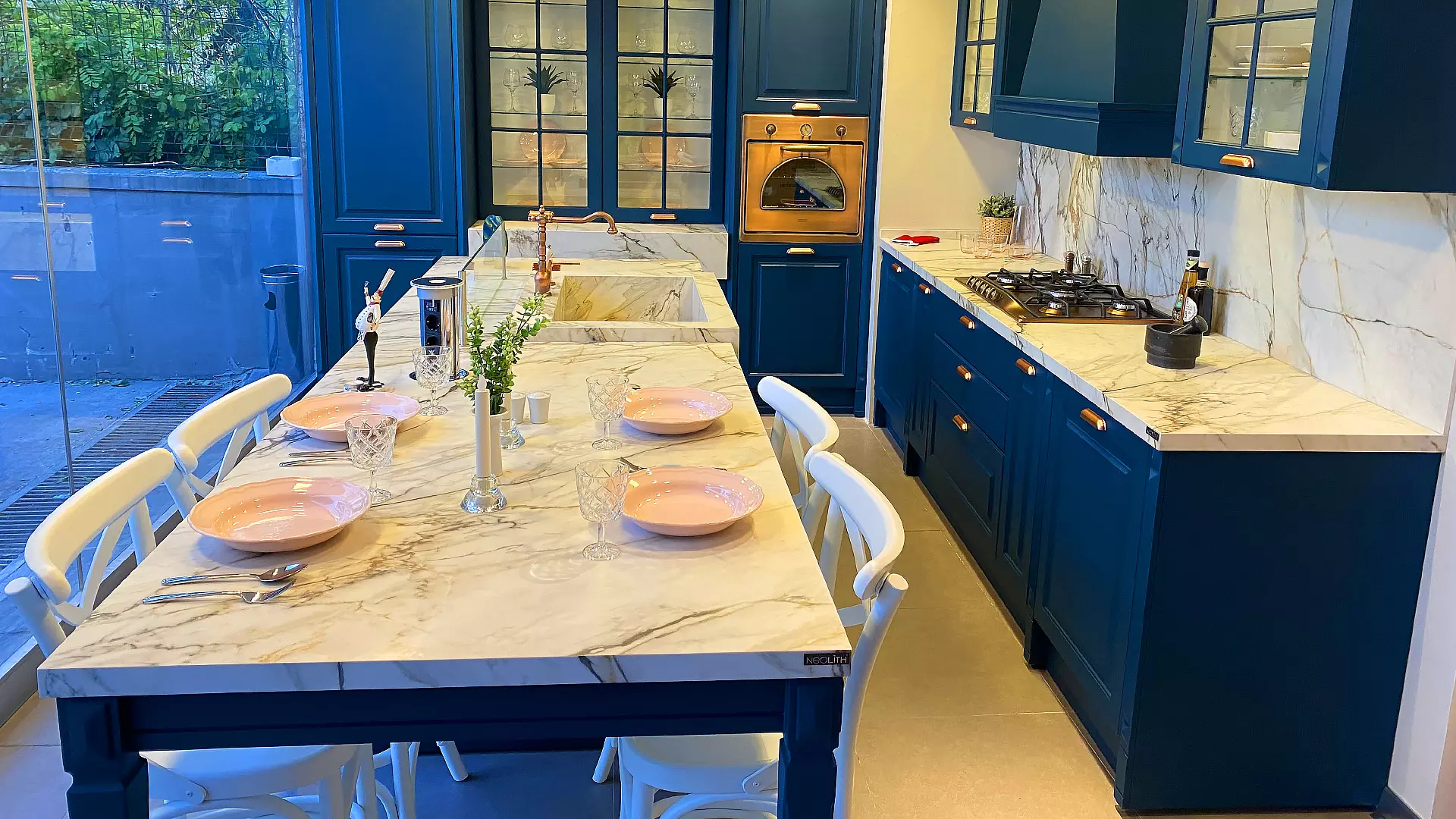 Kuvars ve Porselen Mutfak Tezgahı ve porselen mutfak adası.